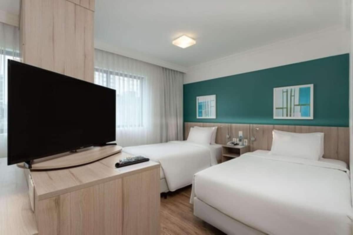 Allergikerbettwaren, Minibar, Zimmersafe, Schreibtisch