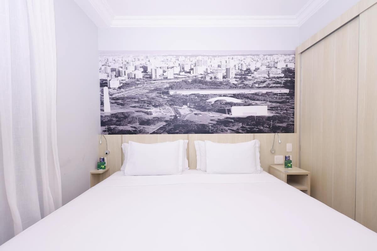 Literie hypoallergénique, minibar, coffres-forts dans les chambres