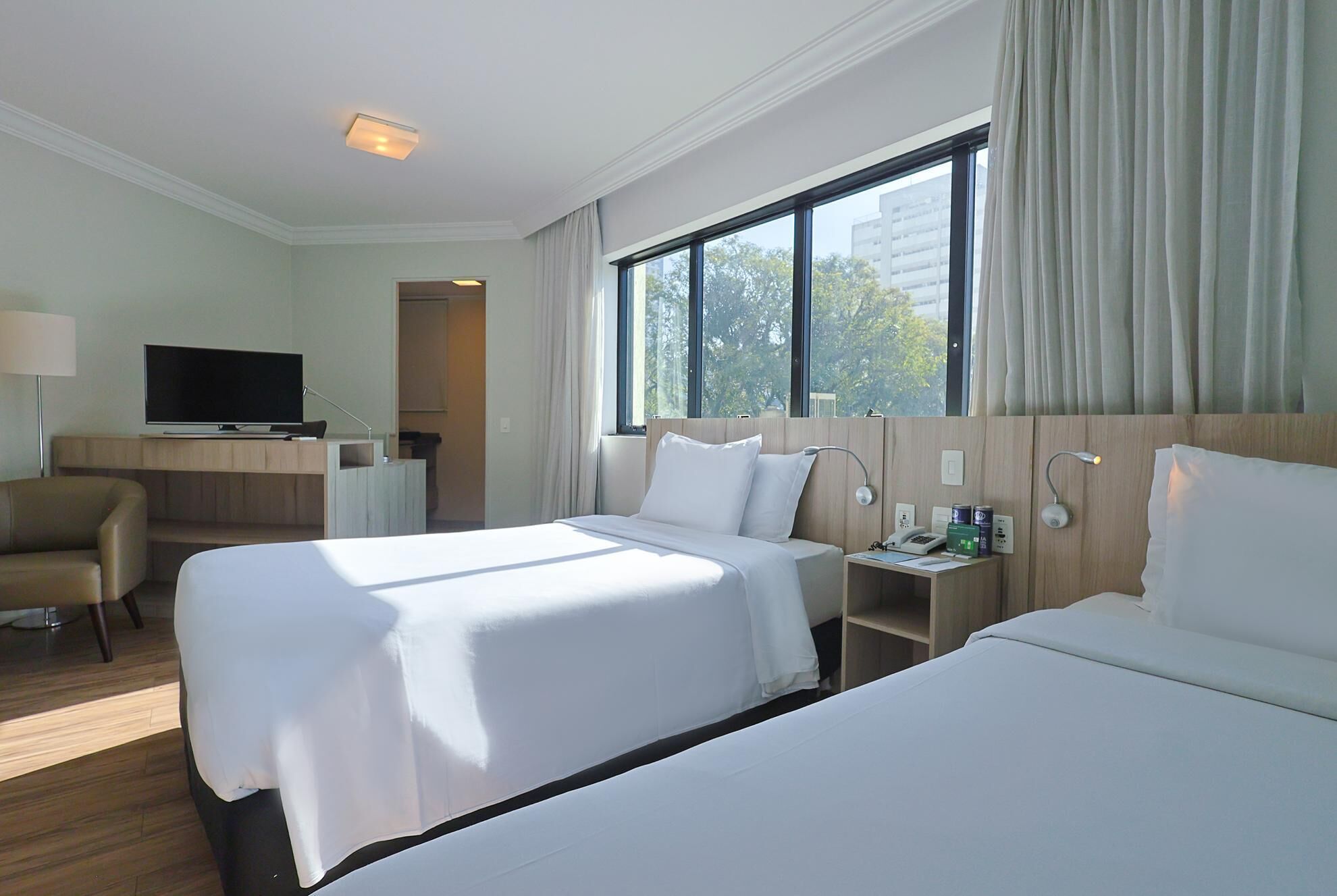 Hypo-allergenic bedding, minibar, in-room safe, desk