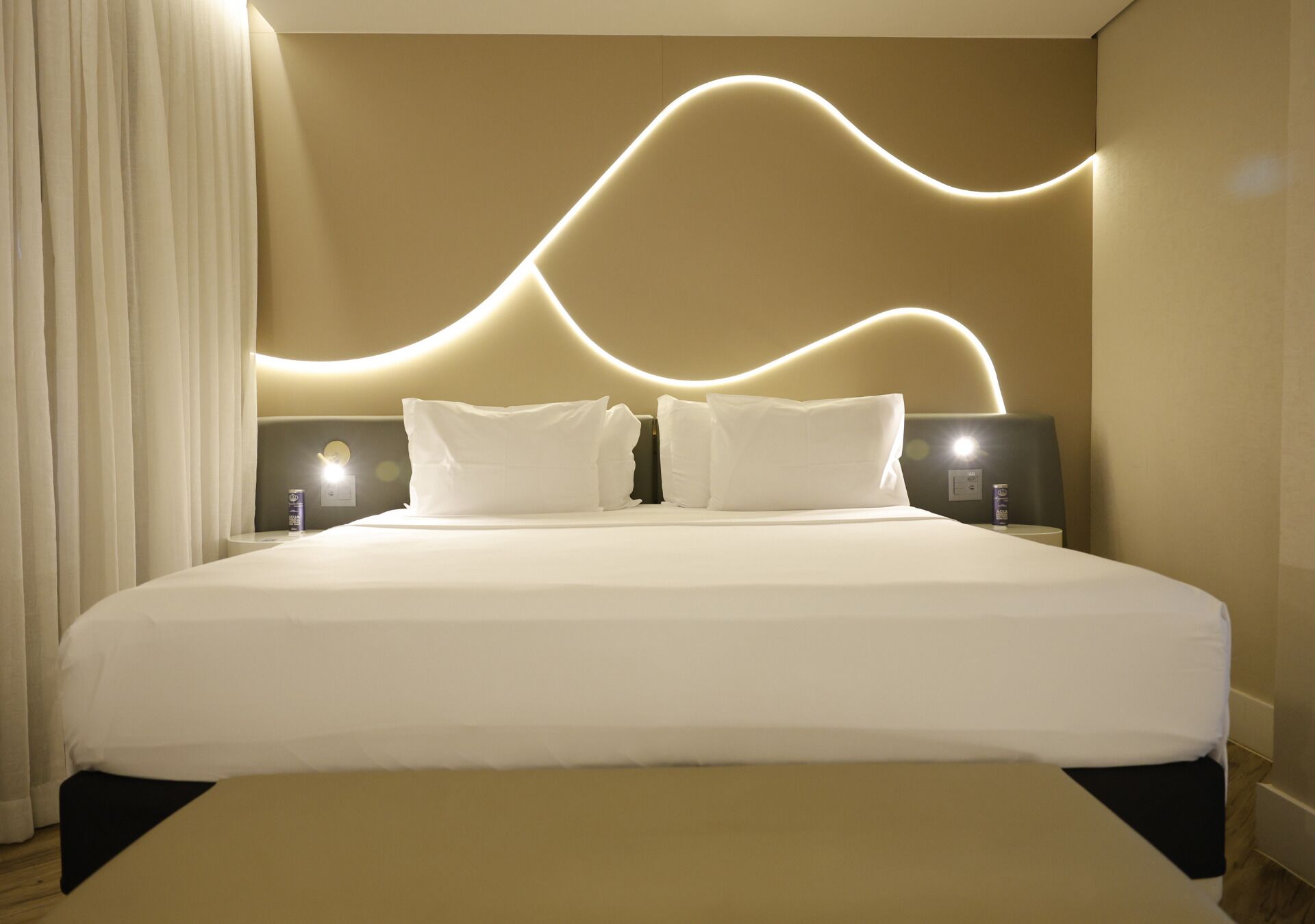 quarto business class king | hypo-allergenic bedding, minibar, in-room safe, desk