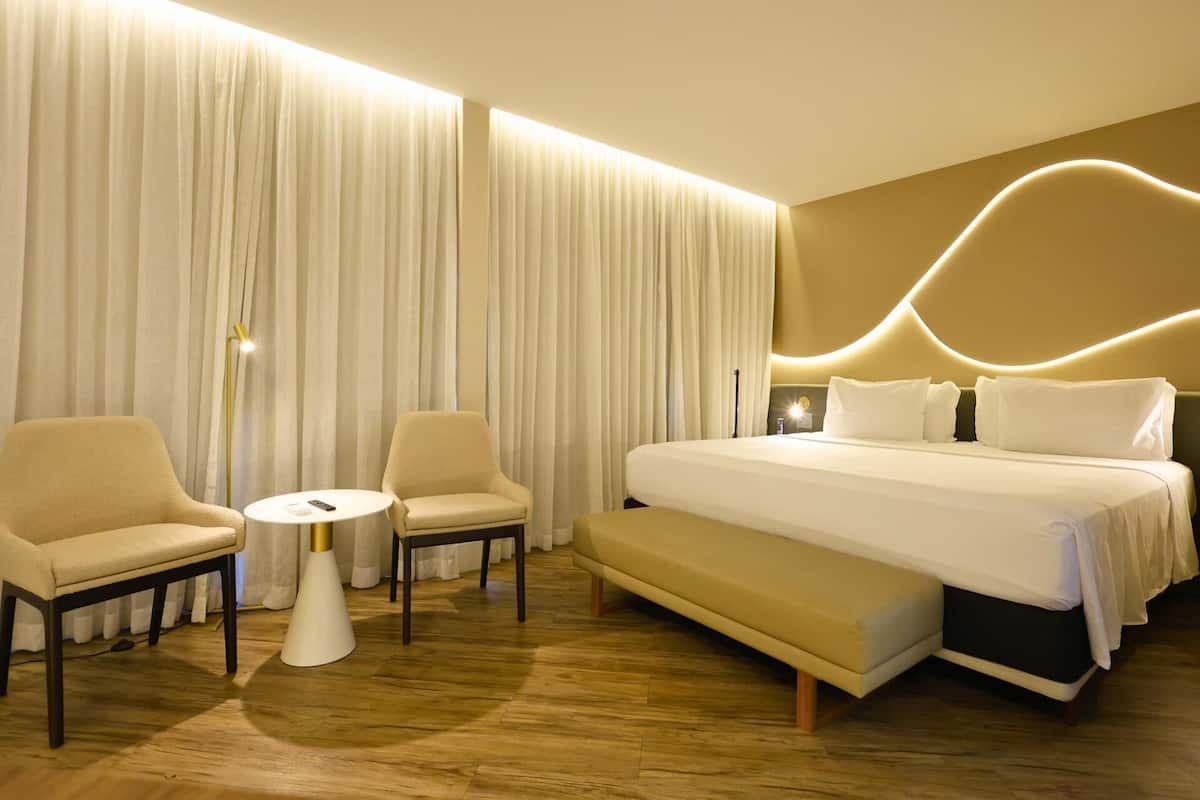 Hypo-allergenic bedding, minibar, in-room safe, desk