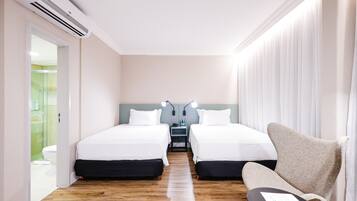 Suite Luxo Twin | Roupas de cama antialérgicas, frigobar, cofres nos quartos, escrivaninha