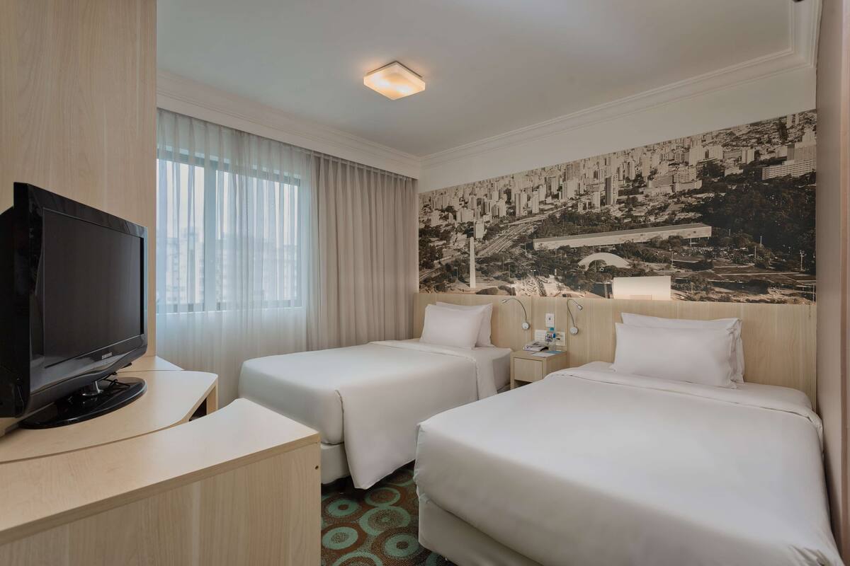 Hypo-allergenic bedding, minibar, in-room safe, desk