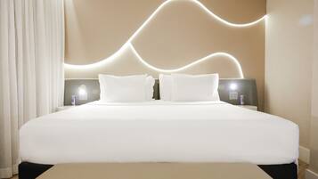 Quarto Business Class King | Ropa de cama hipoalergénica y minibar