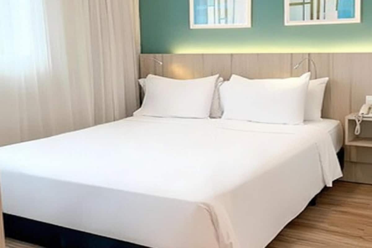 Allergikerbettwaren, Minibar, Zimmersafe, Schreibtisch