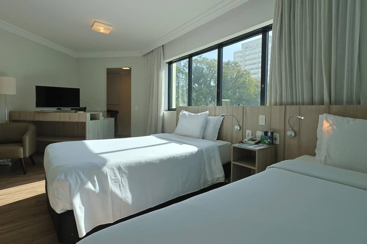 Literie hypoallergénique, minibar, coffres-forts dans les chambres