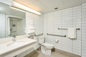 Deluxe Room | Bilik Mandi | Gabungan pancuran/tab mandi, kelengkapan dandanan diri percuma 