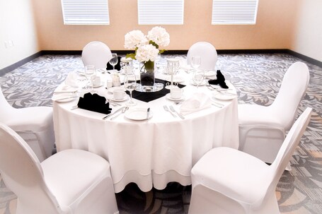 Canad Inns Destination Centre Club Regent Casino Hotel - Image 10