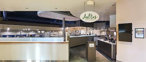 تقديم الإفطار والغداء والعشاء