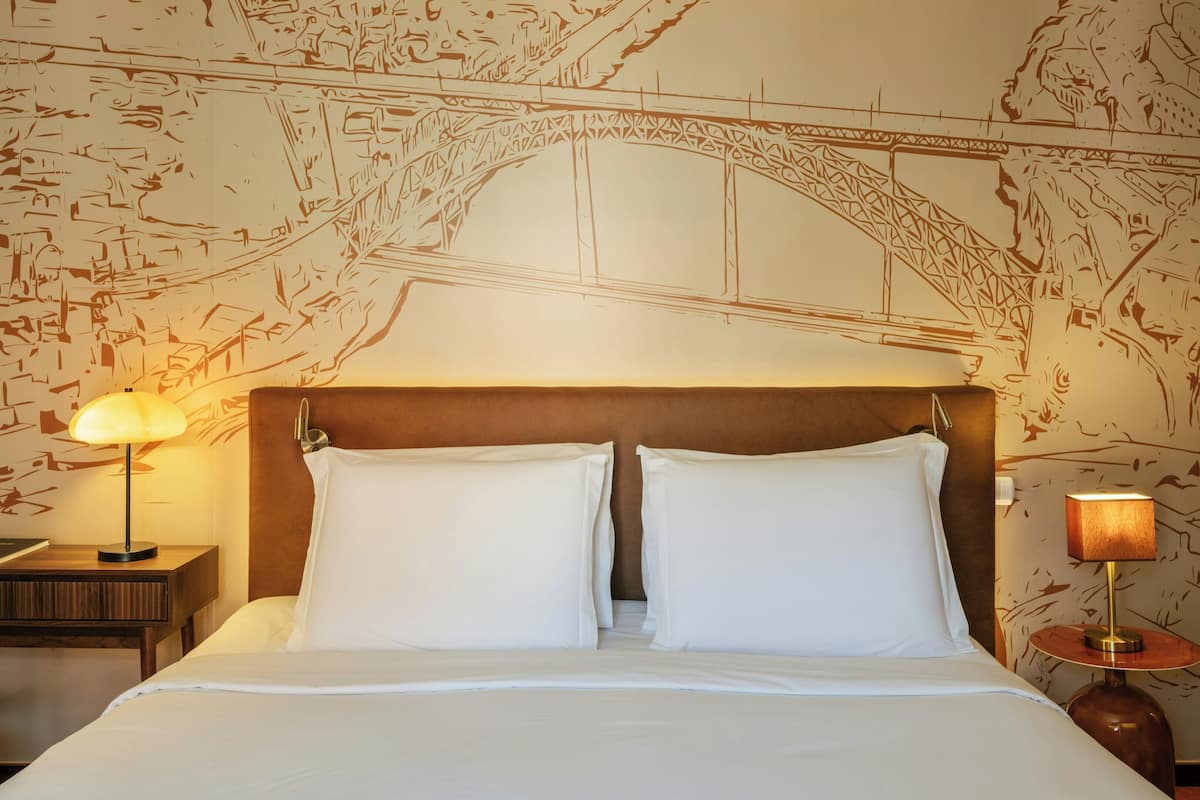 Classic Double Room | Minibar, in-room safe, desk, blackout curtains