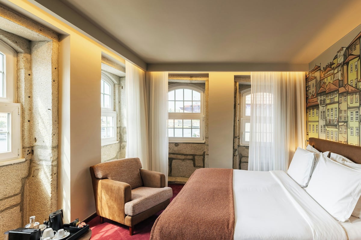 Double or Twin Room (Vintage Grand View) | Minibar, in-room safe, desk, blackout curtains