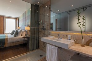 Free toiletries, hair dryer, slippers, bidet - Pestana Vintage Porto Hotel & World Heritage Site (Porto)