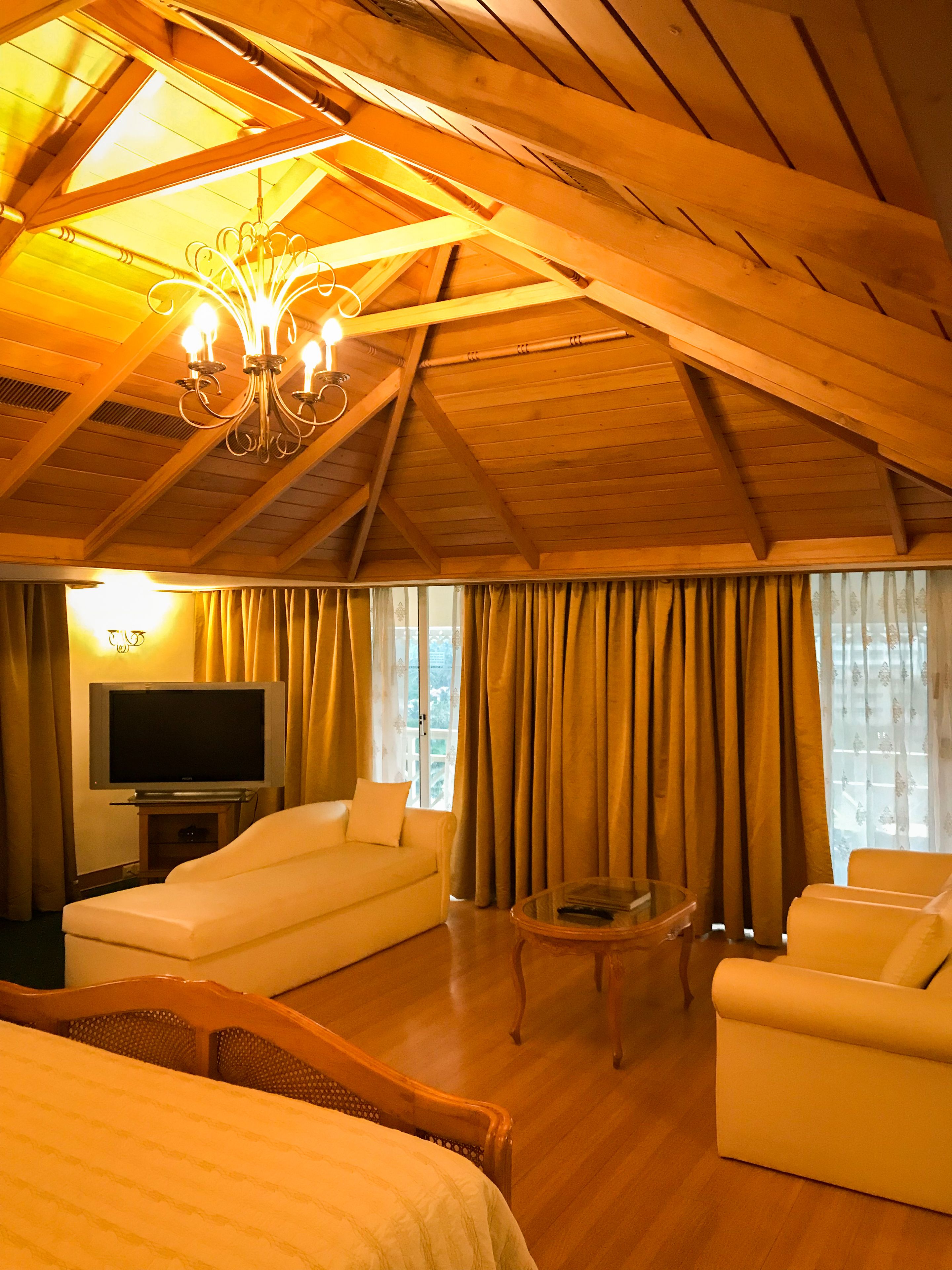 club suite, 1 king bed | 1 bedroom, premium bedding, minibar, in-room safe