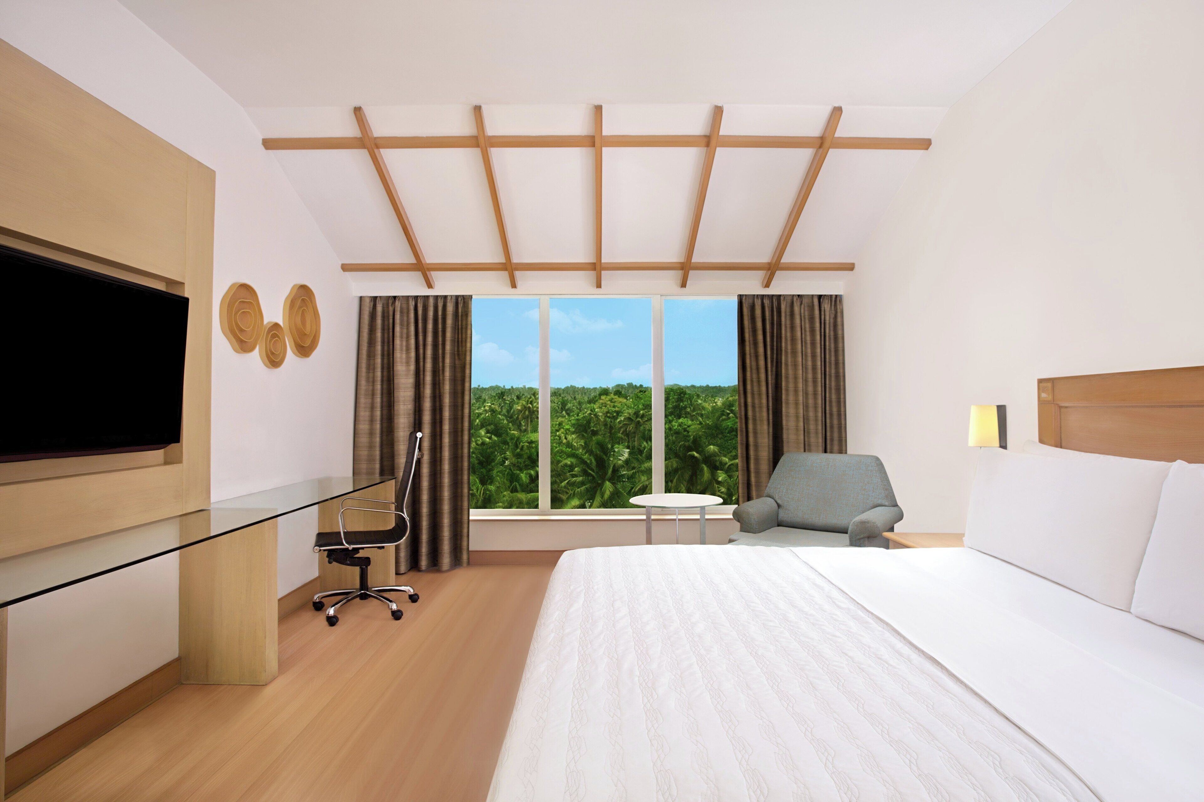 Premium bedding, minibar, in-room safe, desk