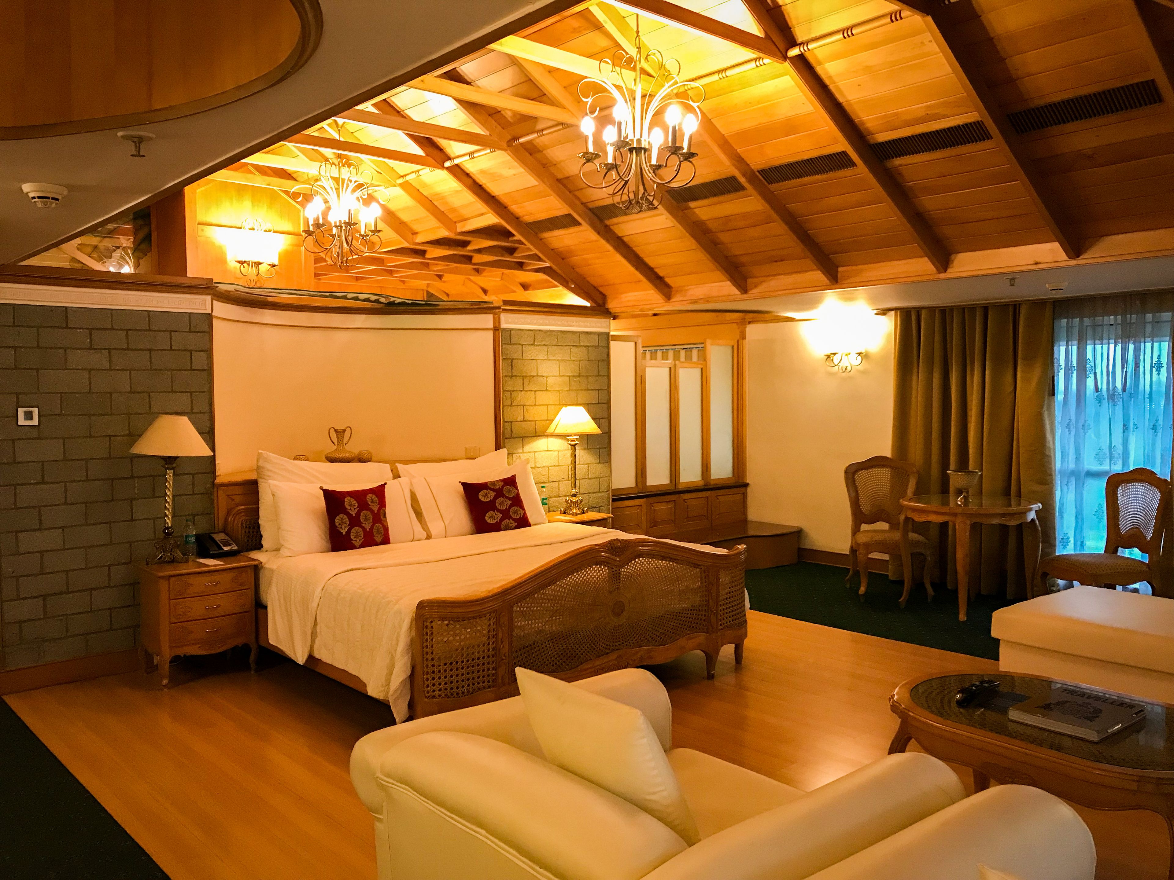 俱乐部套房, 1 张特大床 | 高档床上用品、迷你吧、客房内保险箱、特色家居