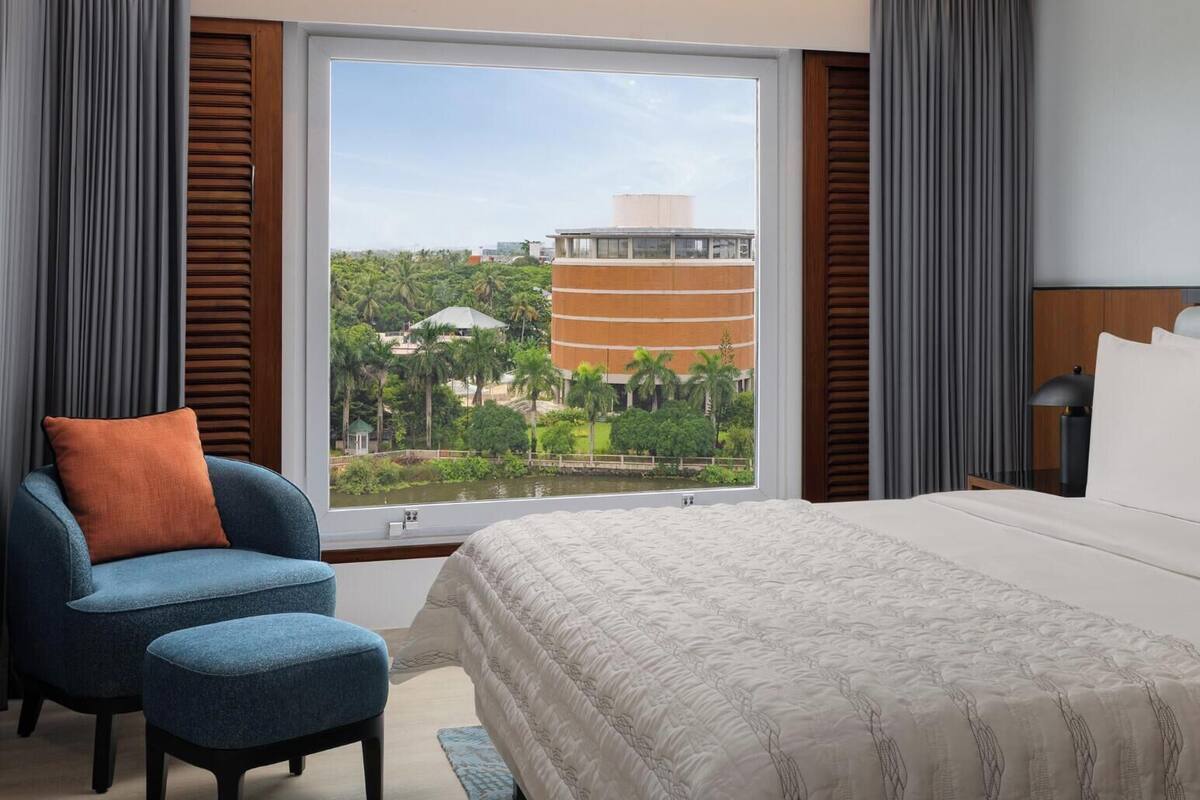 Premium bedding, minibar, in-room safe, desk