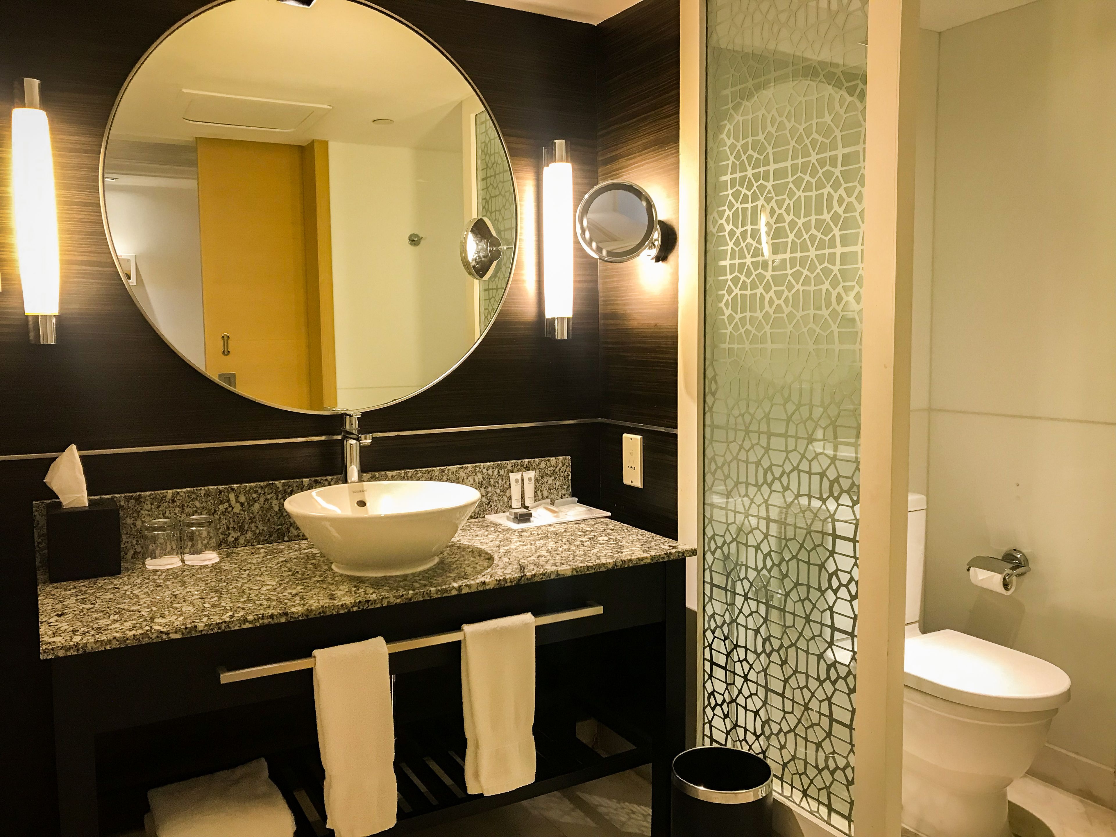 combined shower/bathtub, deep-soaking bathtub, free toiletries