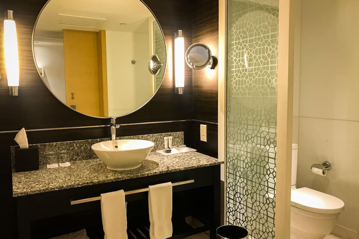 combined shower/bathtub, deep-soaking bathtub, free toiletries