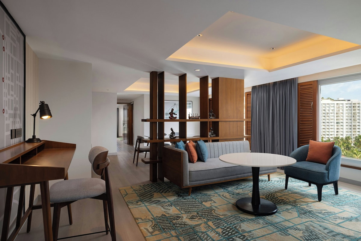 Presidential Suite, 2 Bedrooms, Balcony (island) | Living area | 32-inch LCD TV with satellite channels, TV