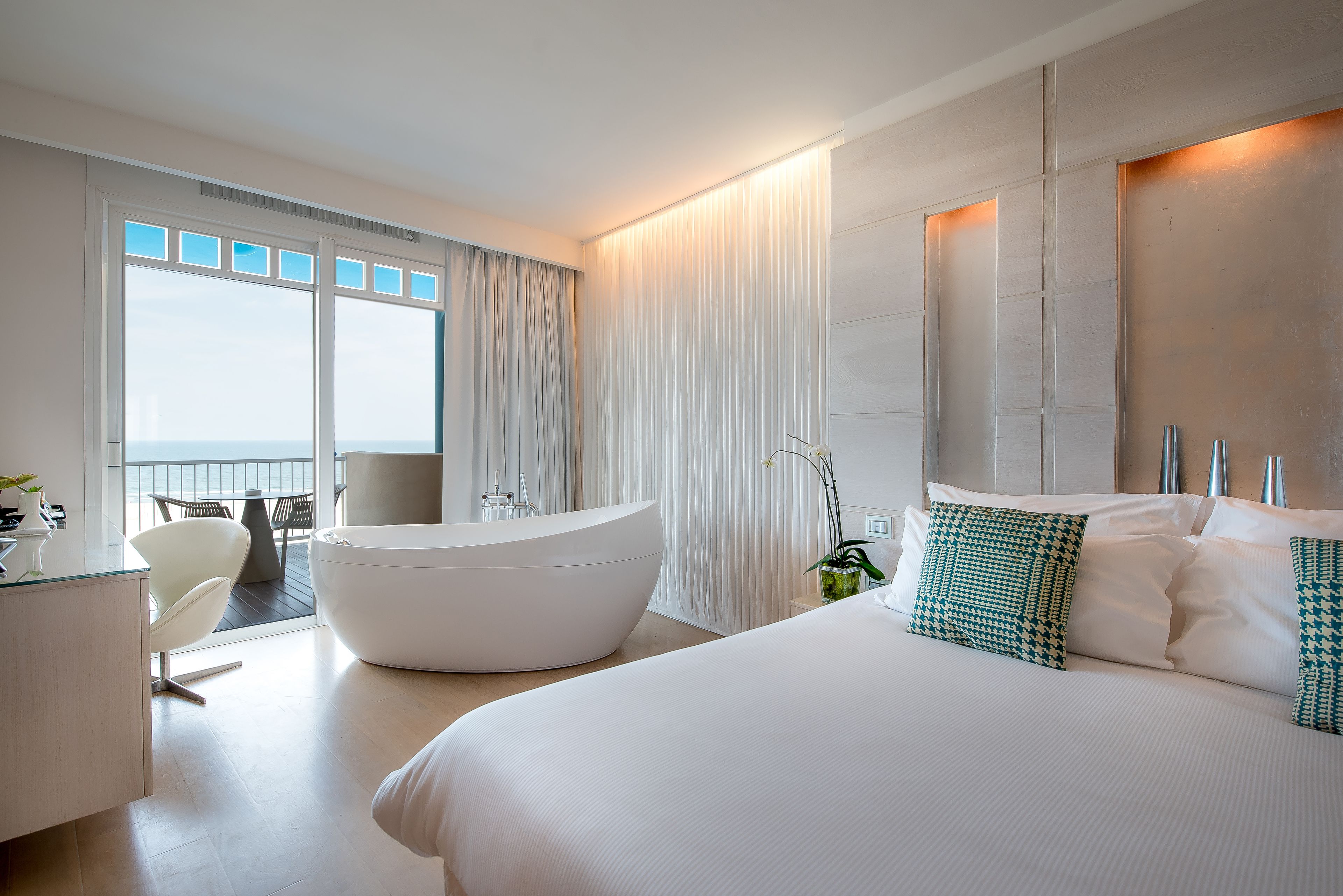 executive suite, terrace, sea facing | minibar, in-room safe, desk, blackout curtains