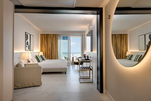 Deluxe-Zimmer, Balkon, Meerseite | Minibar, Zimmersafe, Verdunkelungsvorhänge, schallisolierte Zimmer