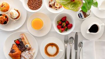 Colazione continentale, servita tutte le mattine (20 EUR a persona)