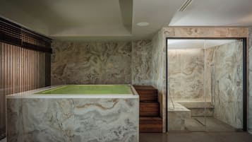 Salas de tratamiento para parejas, sauna y tina de hidromasaje