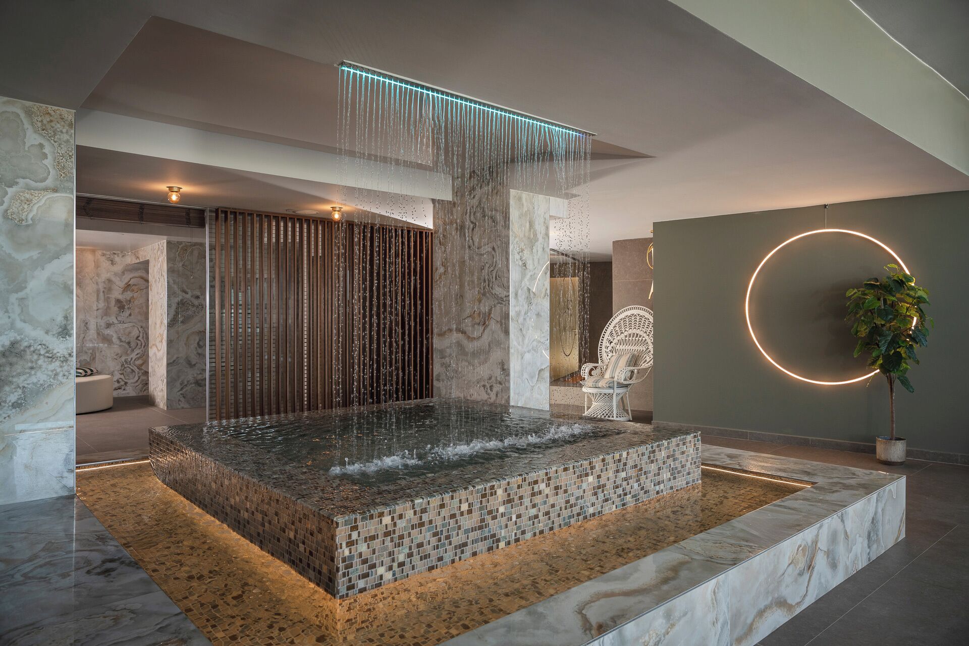 Couples treatment room(s), sauna, hot tub, Turkish bath/hammam