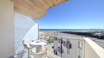 Chambre Confort, balcon, vue mer | Terrasse/Patio