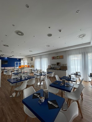 Daily continental breakfast (EUR 12 per person)