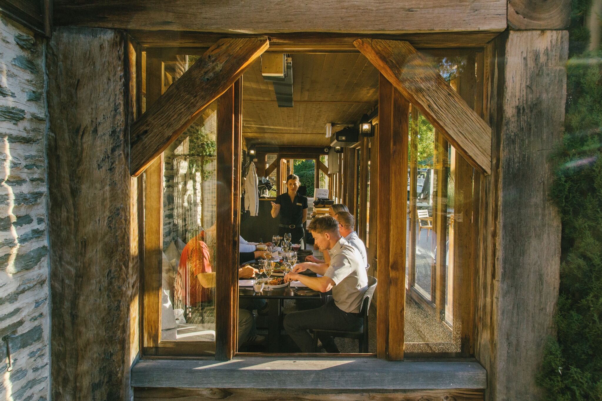 4 restaurants; breakfast, lunch, dinner and brunch served 