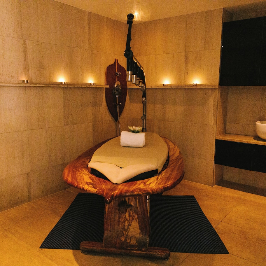 Couples treatment rooms, body treatments, hydrotherapy, aromatherapy