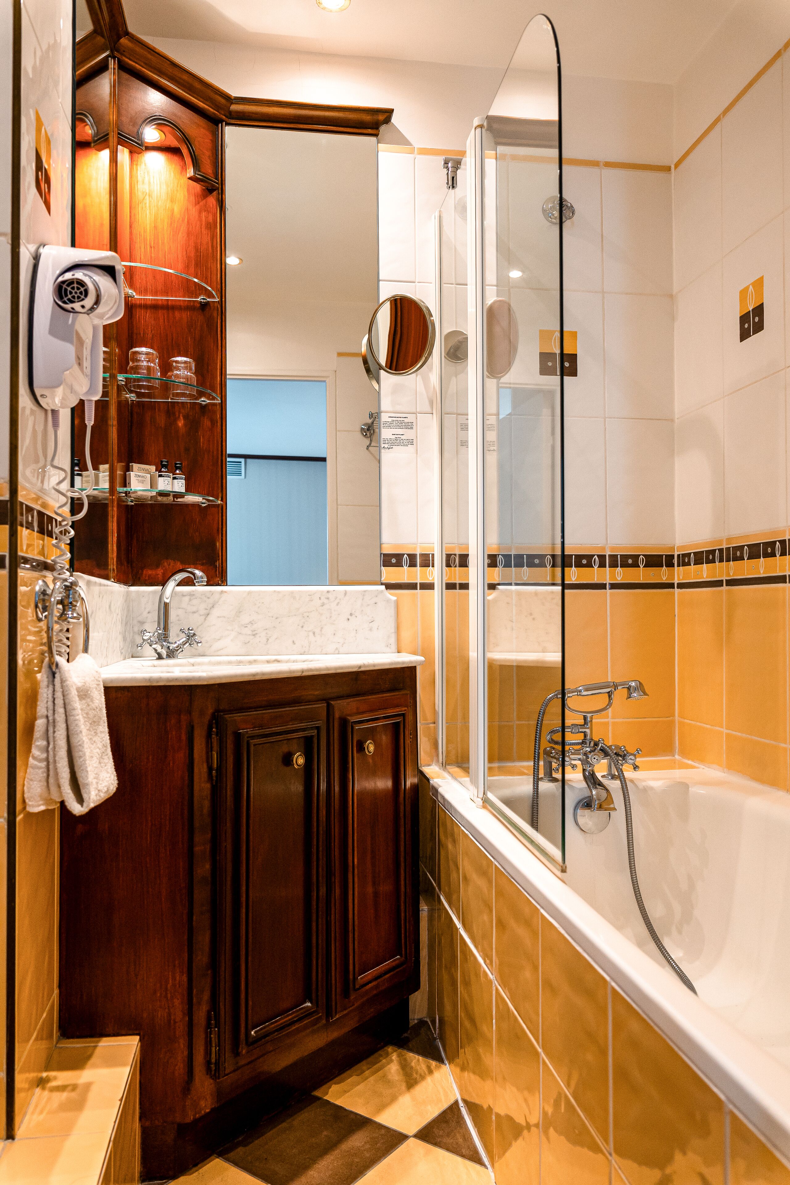 single room | bathroom | combined shower/bathtub, hair dryer, bidet, towels