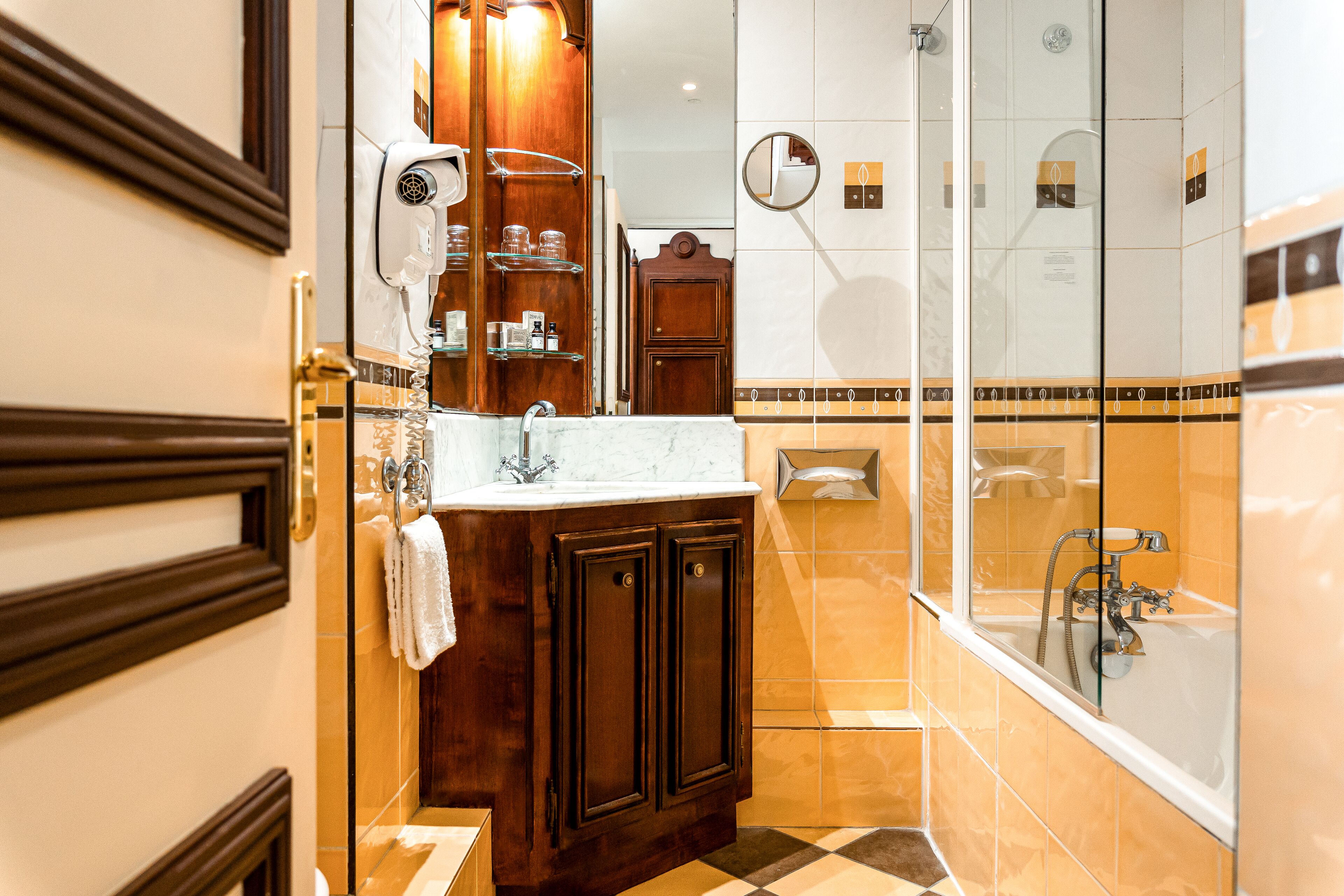 double room | bathroom | combined shower/bathtub, hair dryer, bidet, towels
