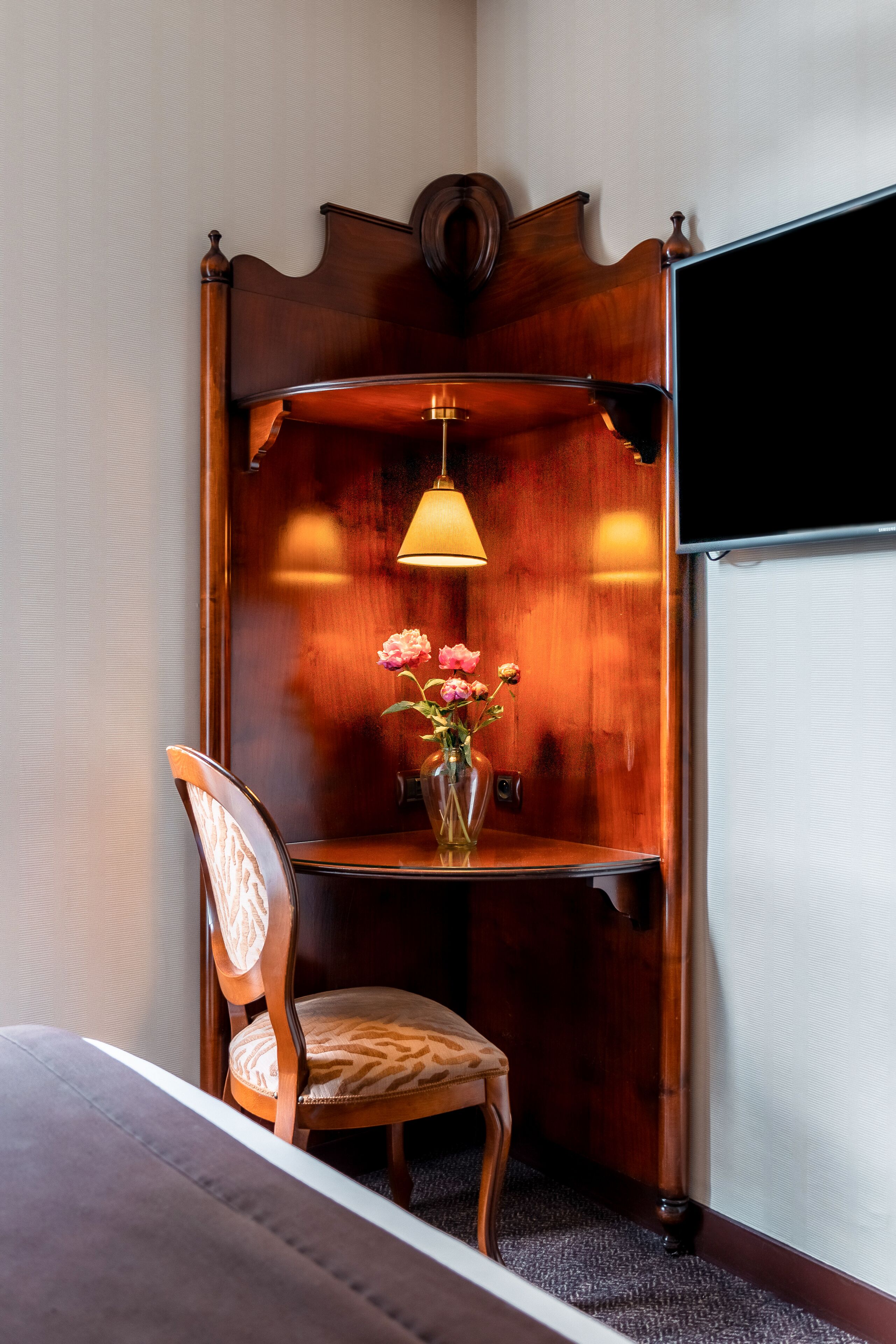 single room | premium bedding, in-room safe, desk, soundproofing