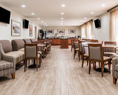 Quality Inn & Suites Warren - Detroit