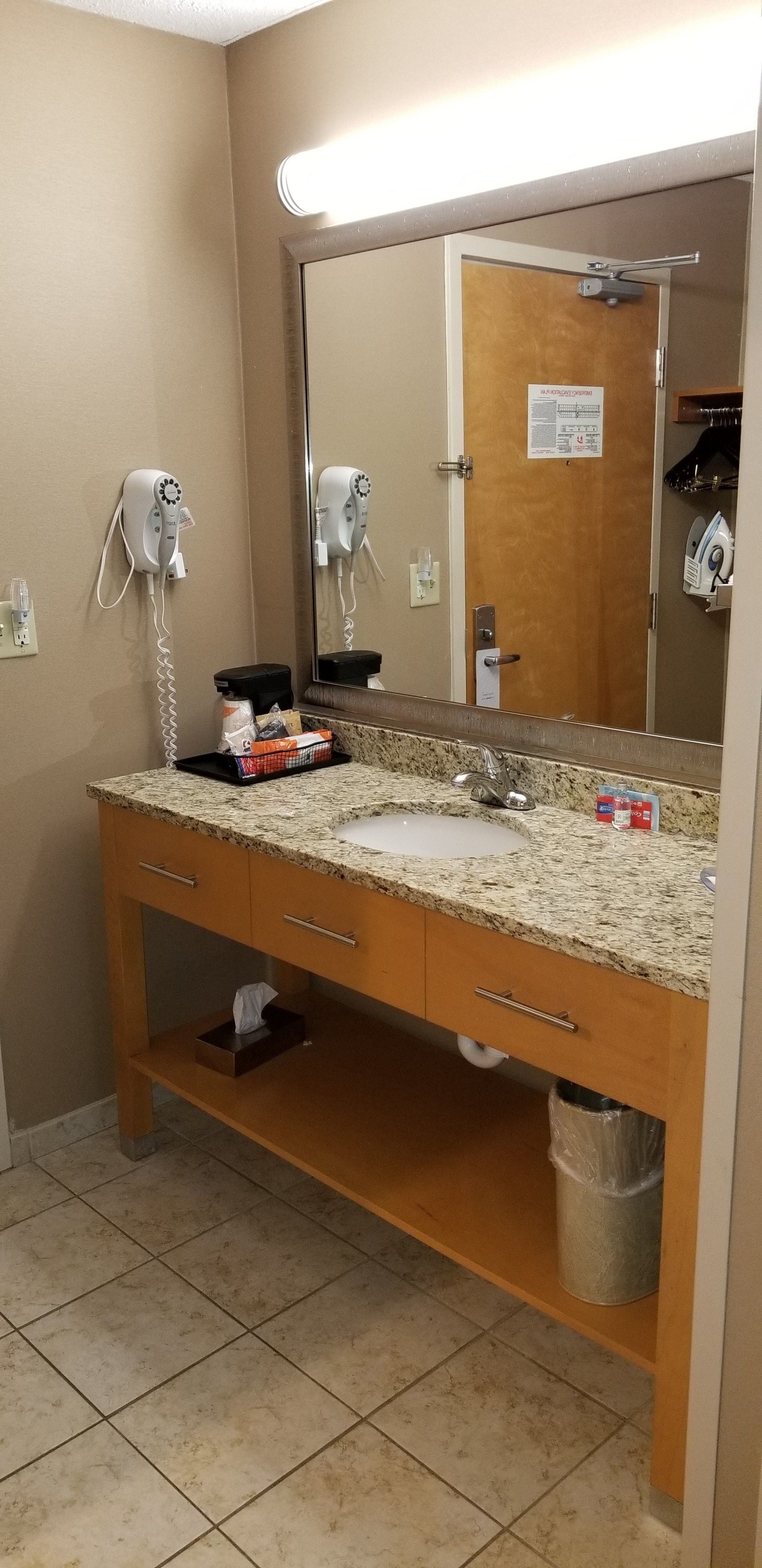 king suite non smoking with sofabed | room amenity