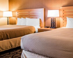 Cubrecamas, escritorio y cortinas blackout 