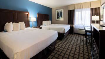 Habitación, 2 camas de matrimonio, no fumadores | Escritorio y espacio para trabajar con un portátil