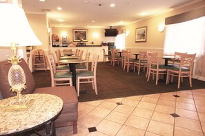 Free daily continental breakfast - La Quinta Inn by Wyndham Detroit Canton (Canton)