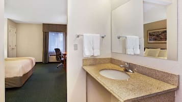 Room, 1 Double Bed, Accessible, Non Smoking (Mobility Accessible) | Bathroom