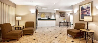 ลากินตา อินน์ บายวินด์แฮม ดีทรอยท์ แคนตัน