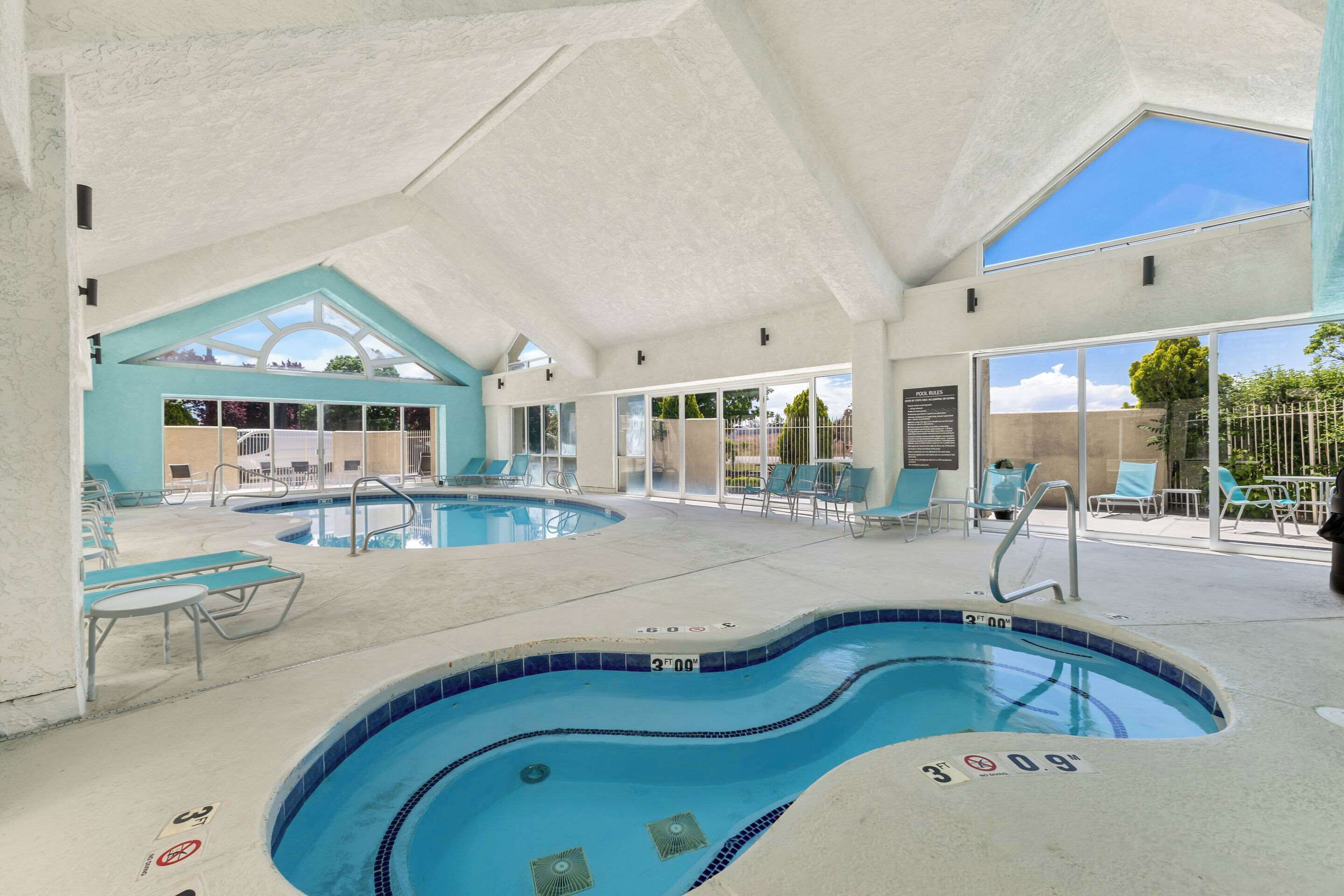 Indoor pool, pool loungers