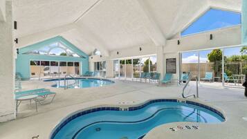 Indoor pool, sun loungers