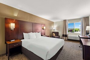 Standard Room, 1 King Bed, Non Smoking | Premium bedding, in-room safe, desk, blackout drapes - Comfort Inn Layton - Salt Lake City (Layton)