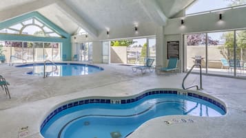 Indoor pool, sun loungers