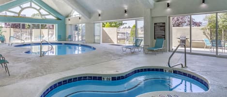 Indoor pool, sun loungers