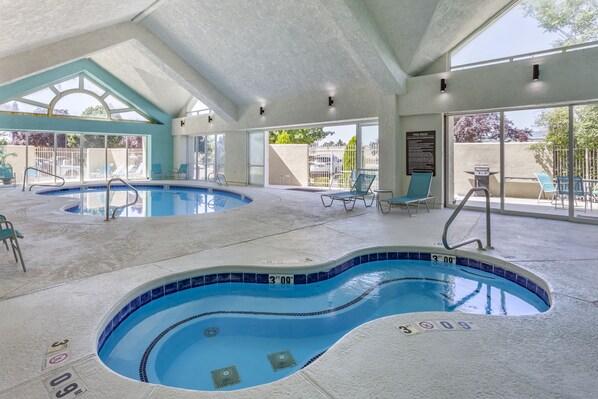 Indoor pool, pool loungers