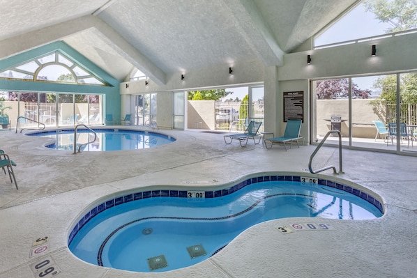 Indoor pool, sun loungers