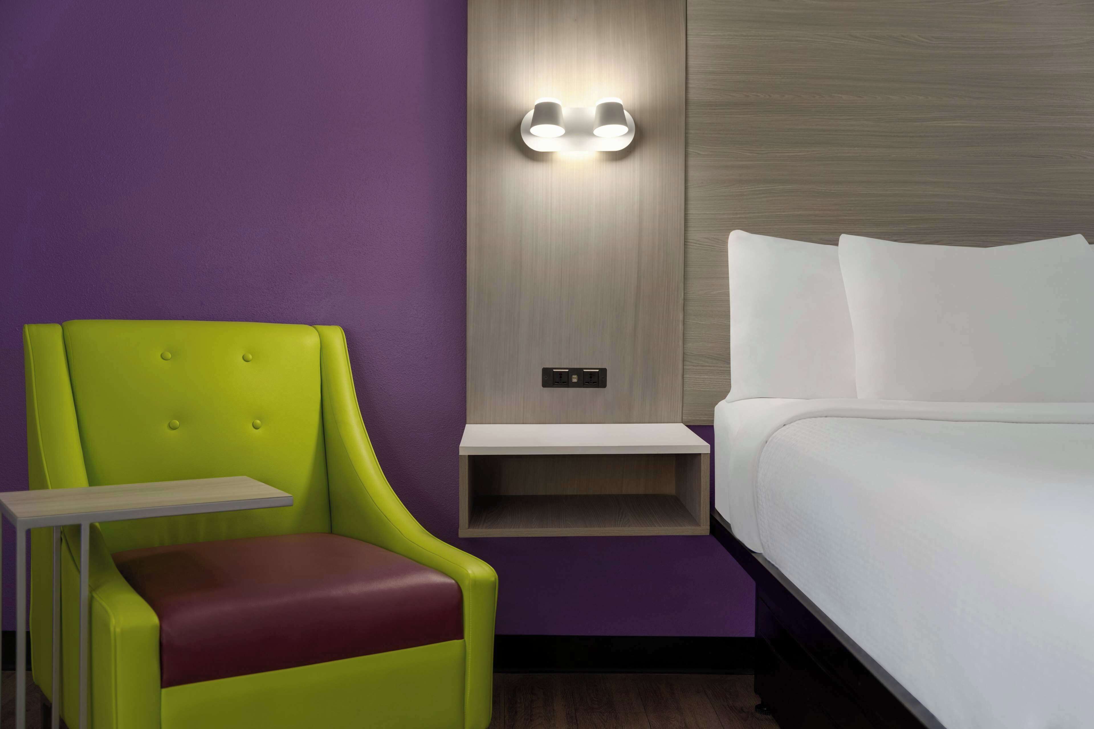 Roupas de cama premium, escrivaninha, ferros/tábuas de passar roupa